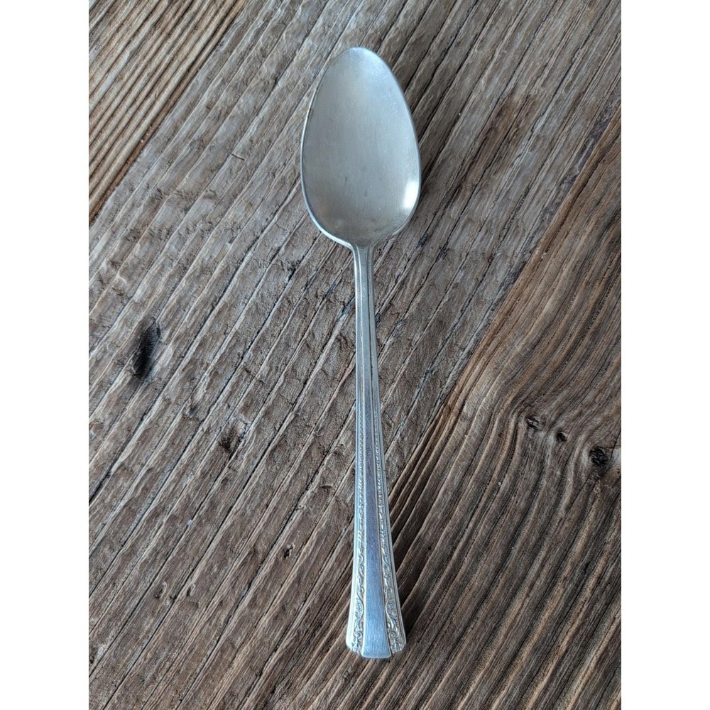 Rogers International Deluxe Silverplate  Gracious 8.5" Soup Spoon